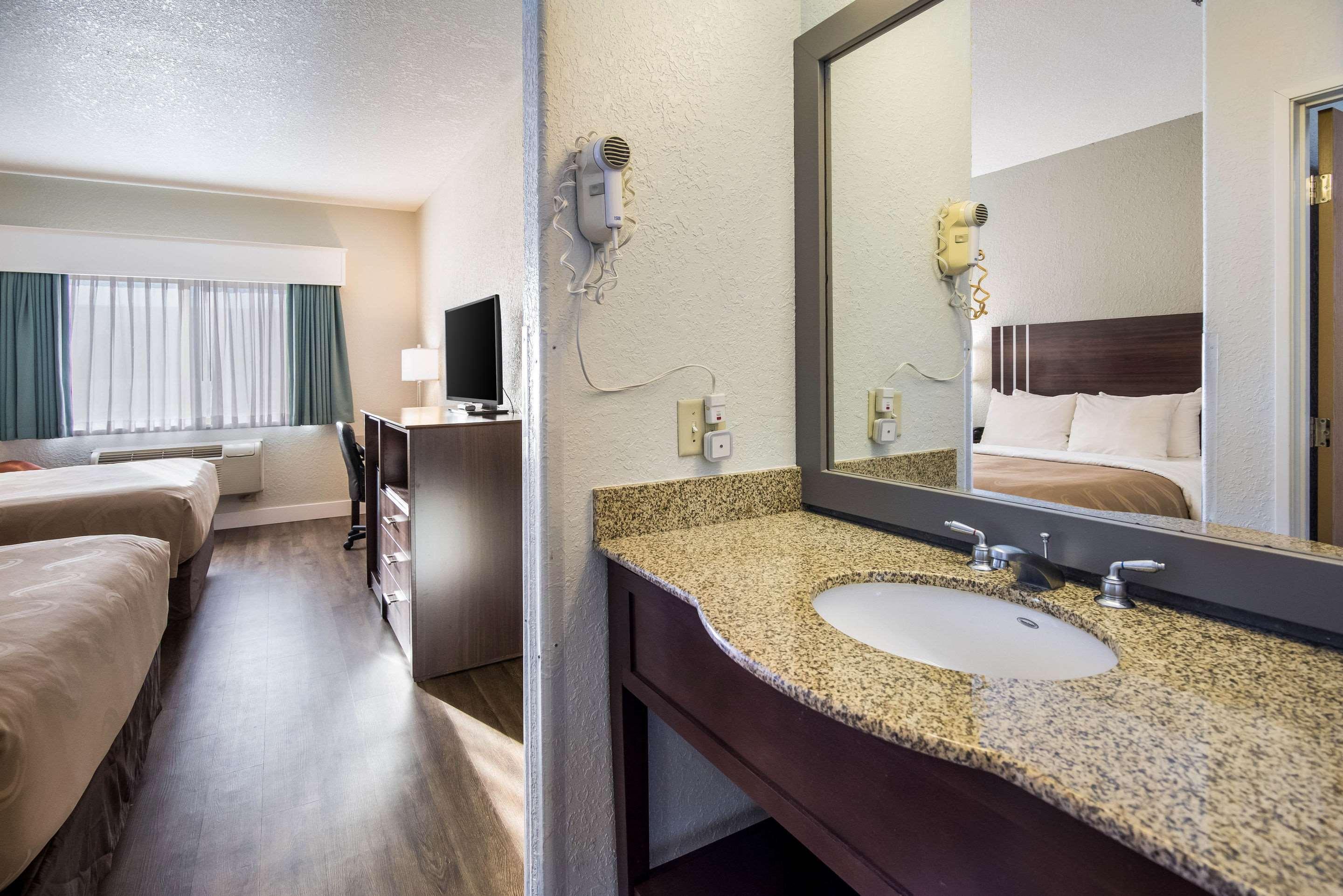 Quality Inn & Suites West Pueblo Exterior foto