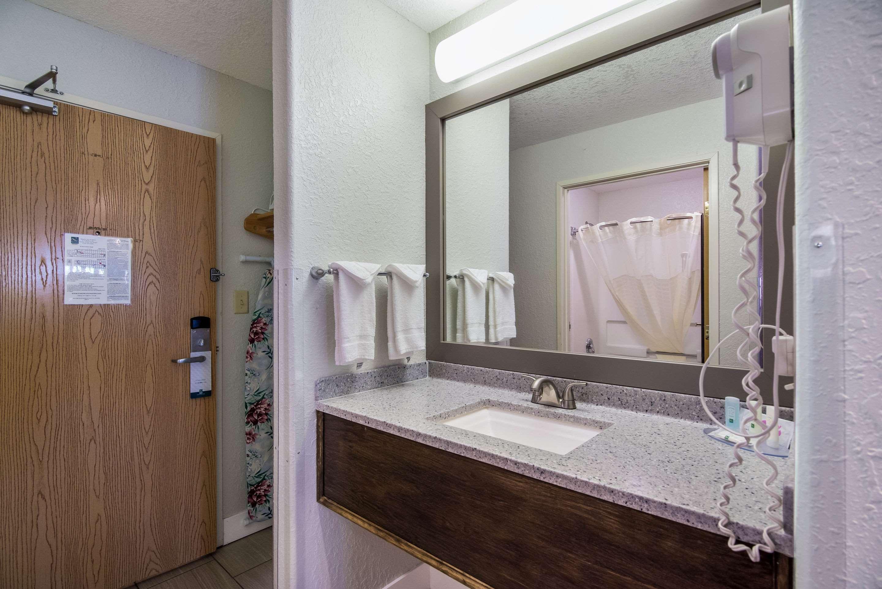Quality Inn & Suites West Pueblo Exterior foto