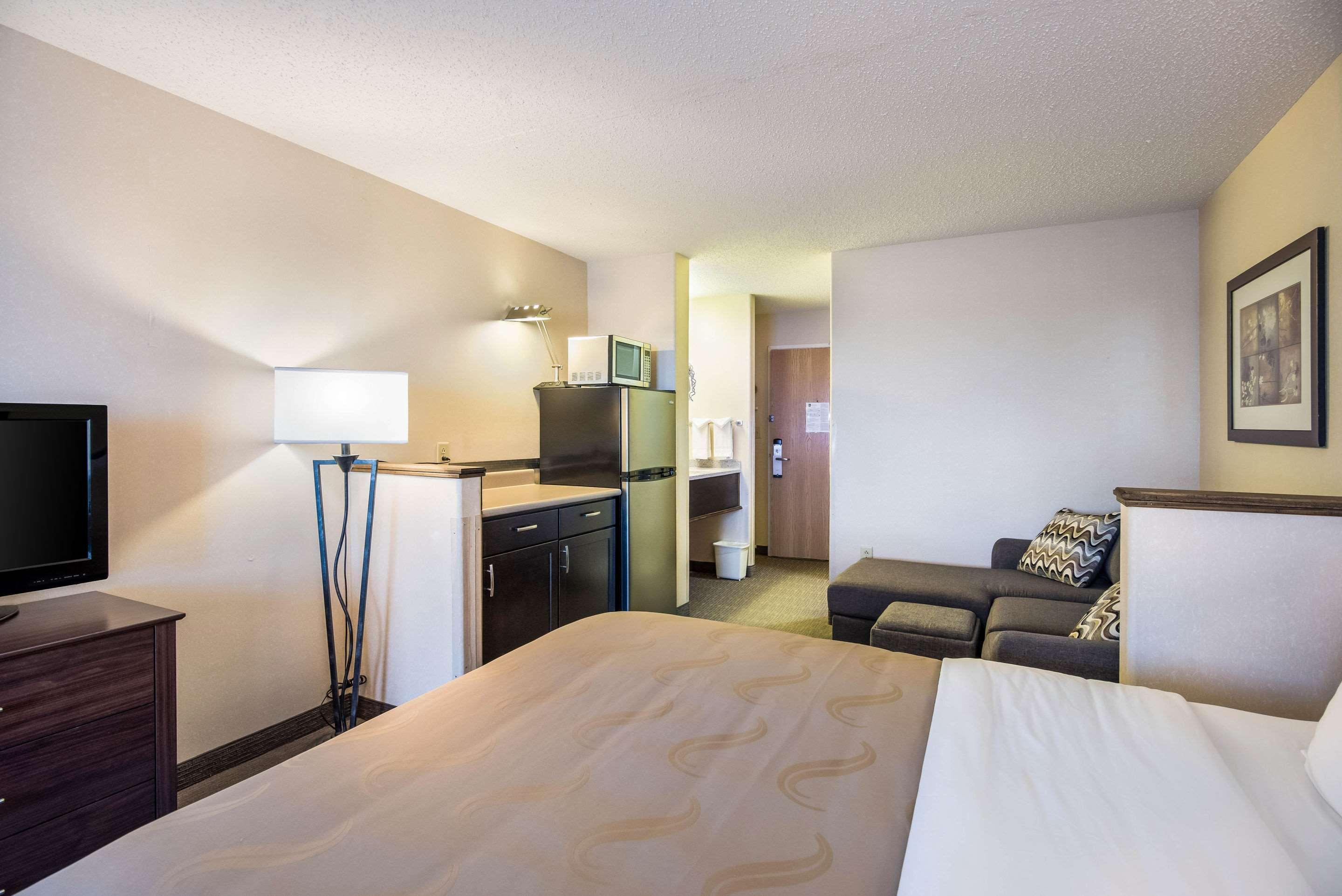 Quality Inn & Suites West Pueblo Exterior foto
