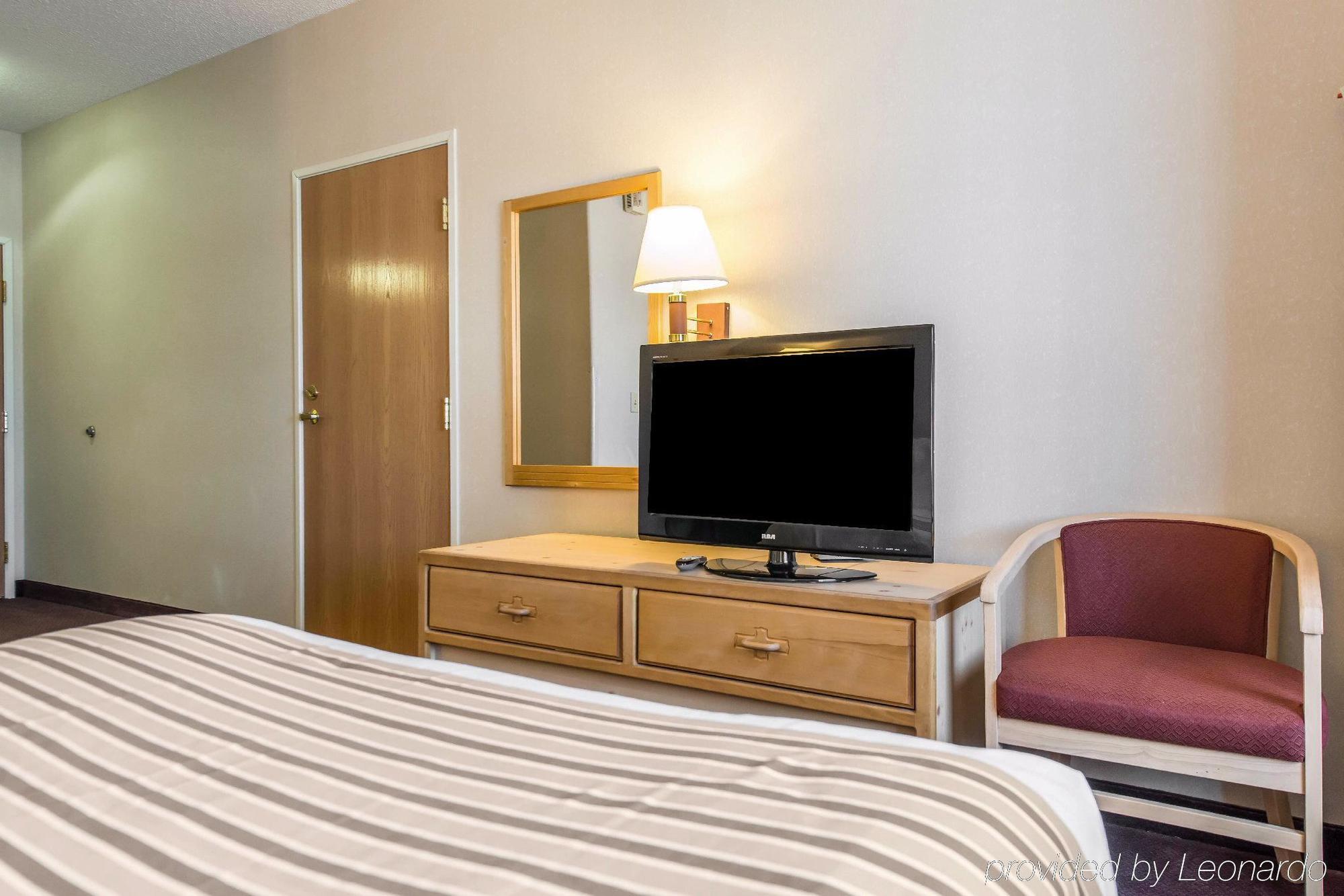 Quality Inn & Suites West Pueblo Exterior foto